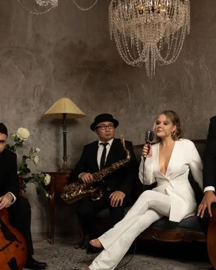 Jazz band with singer, saxophone and double bass for a private villa party