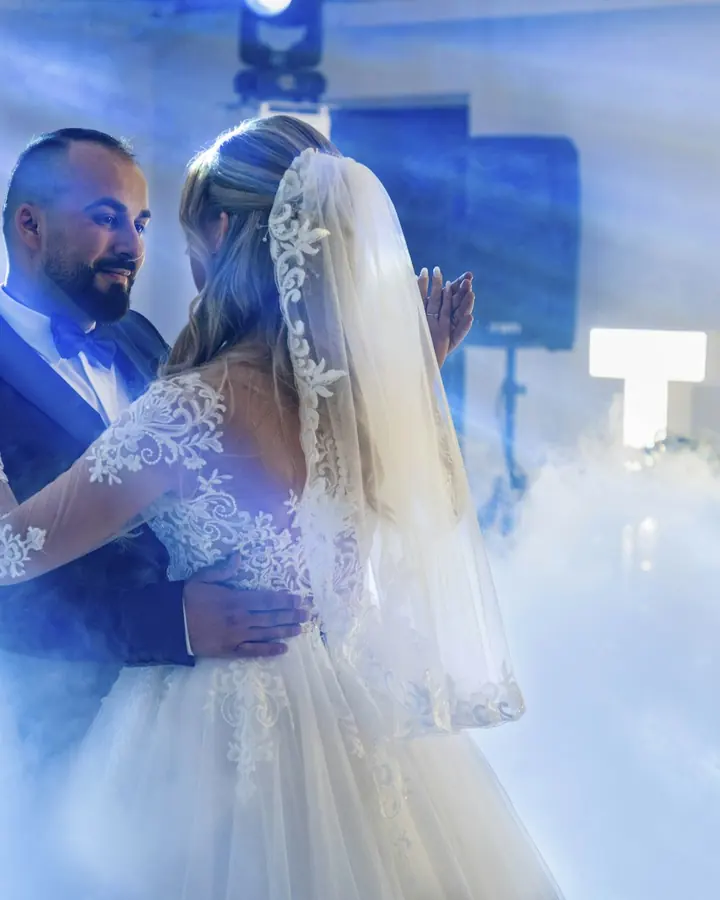 First dance with live music at a wedding